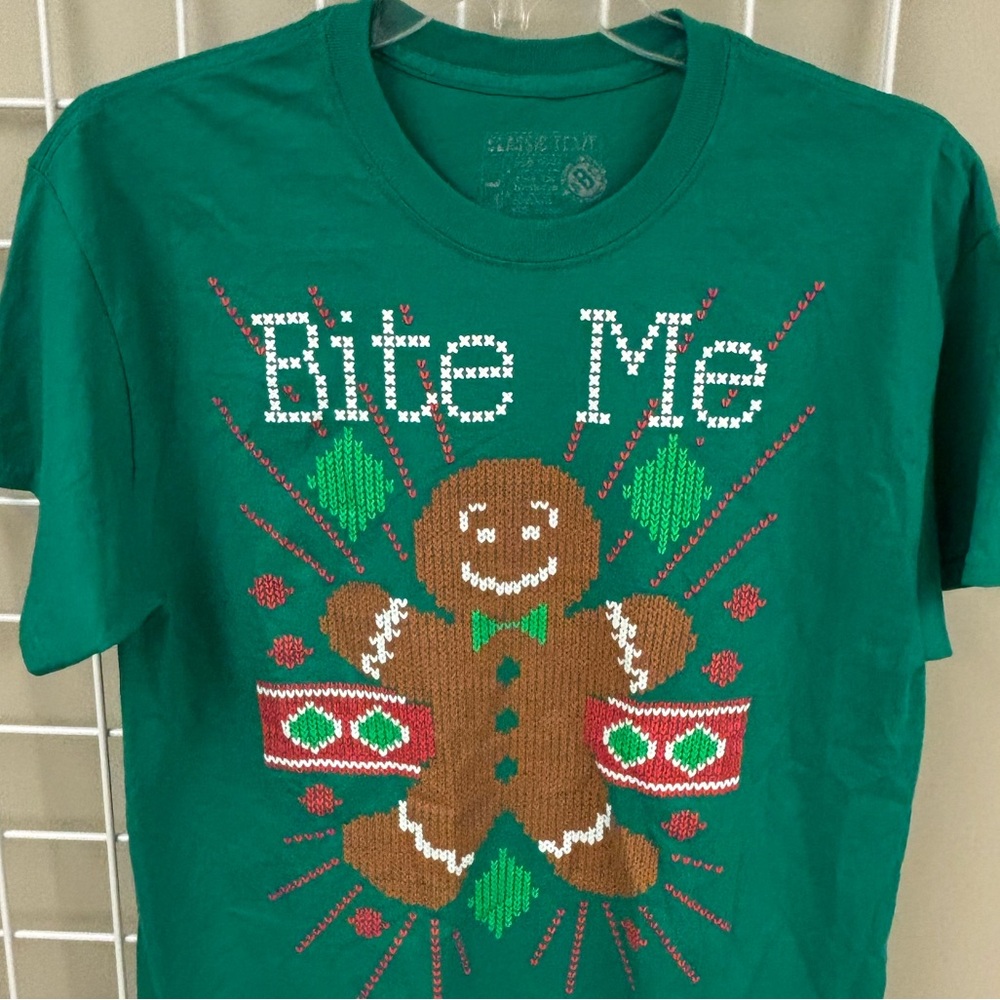Bite Me Gingerbread Christmas T-Shirt size large. Short sleeve. Cotton. EUC